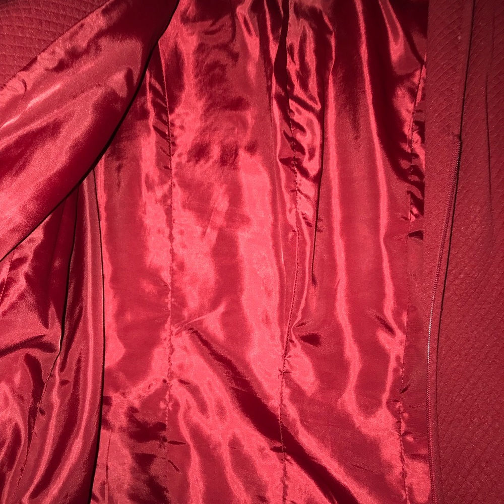 Red jacket - Picture 5 of 6